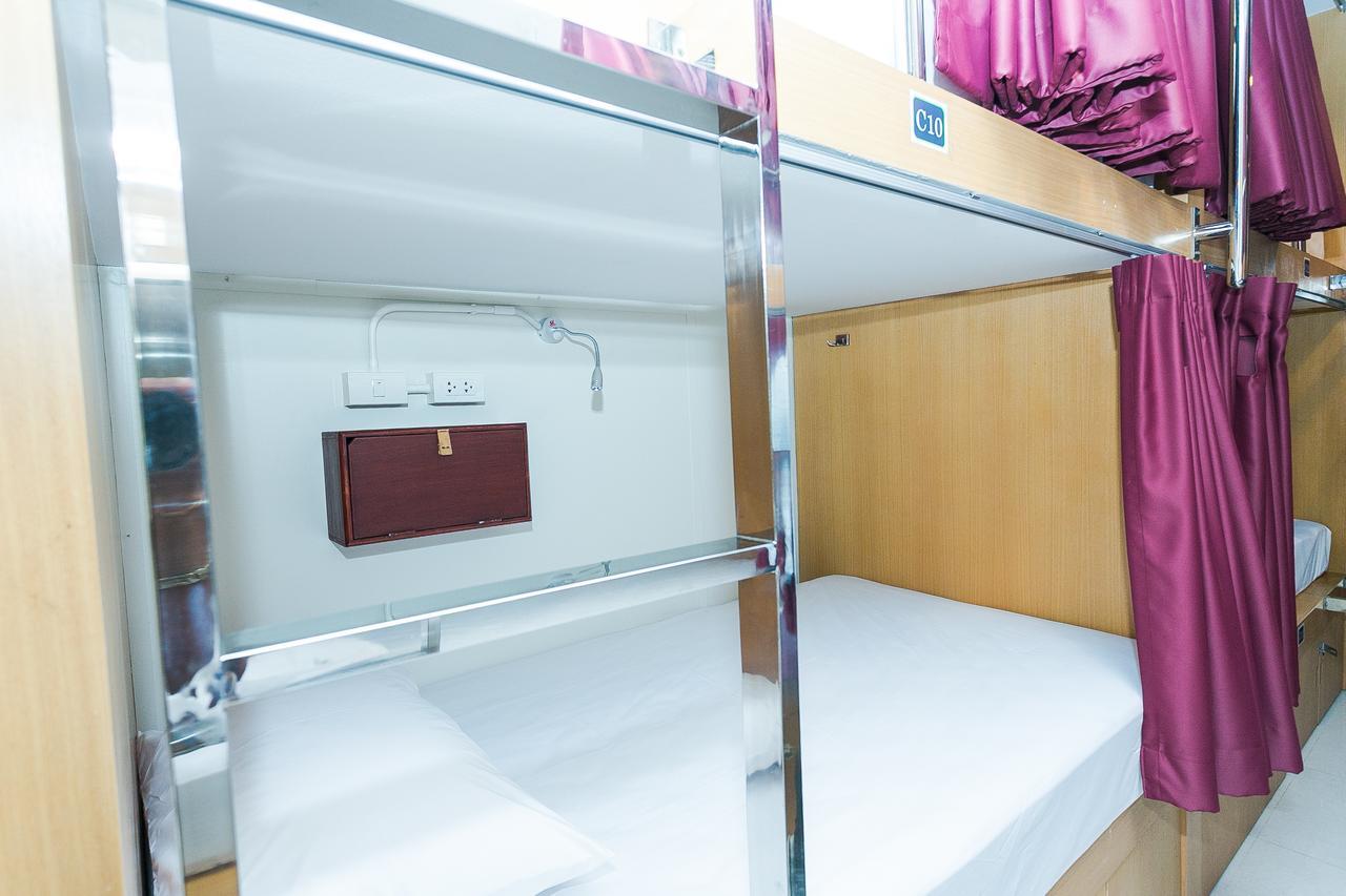Alphabed Hostel Bangkok Exterior photo